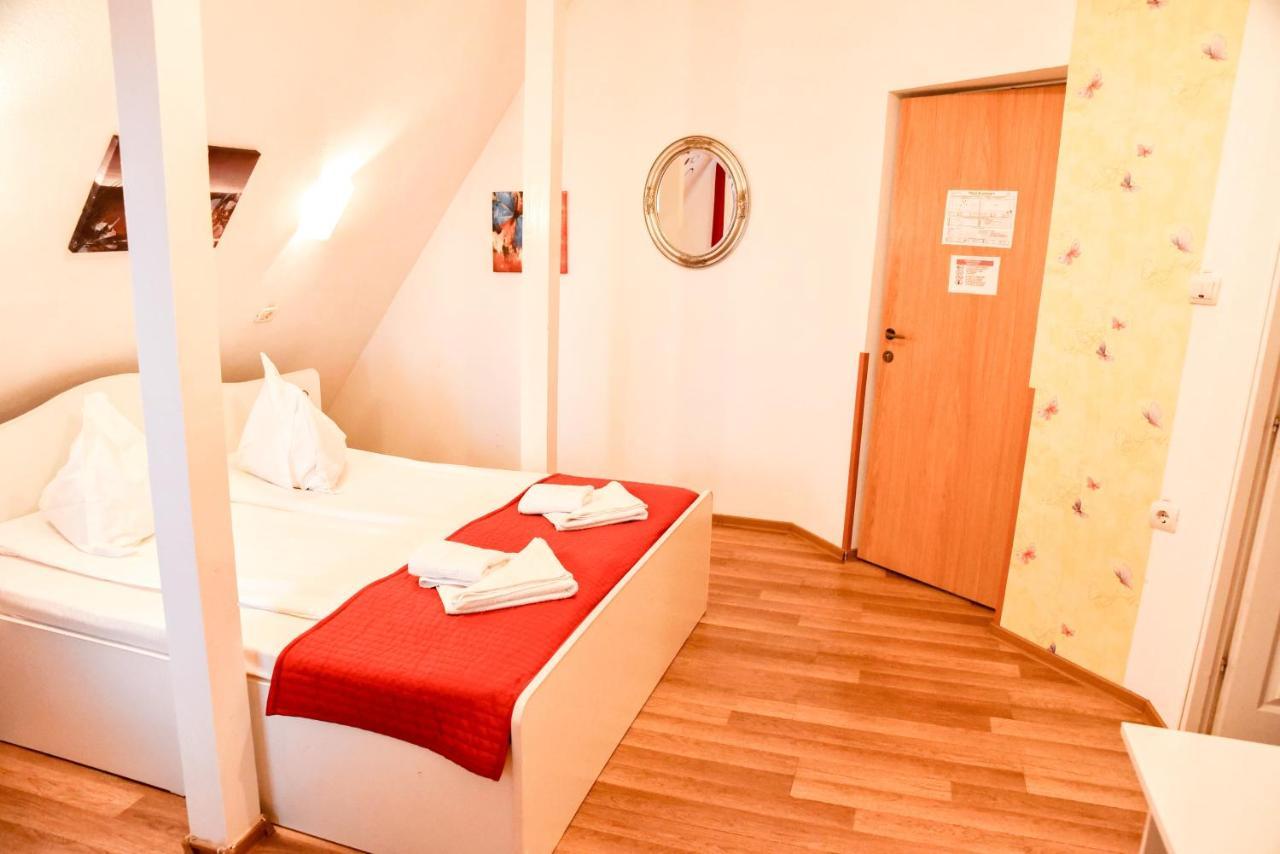 Pensiunea Vila Silva I Haţeg Exteriör bild
